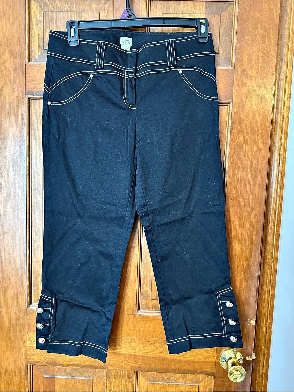 Cache Black Capri Pants Size 10 Like New
